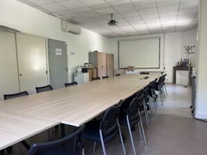 Salle administration pouvant accueillir une trentaine de personnes